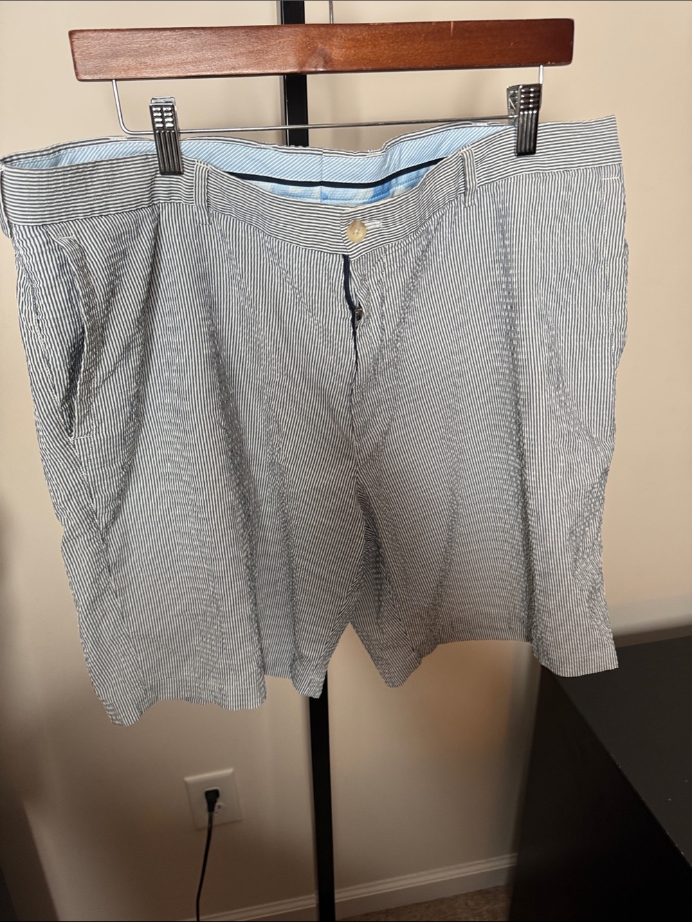 Peter Millar Light Blue and White Seersucker Flat-Front Shorts
